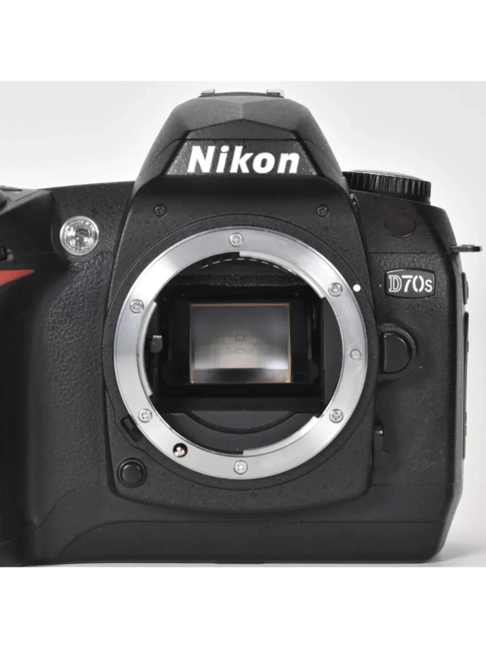 Nikon D70S DSLR Digital Camera 6.1MP Nikon AF-S DX 55-200mm Lens 1GB CF Card